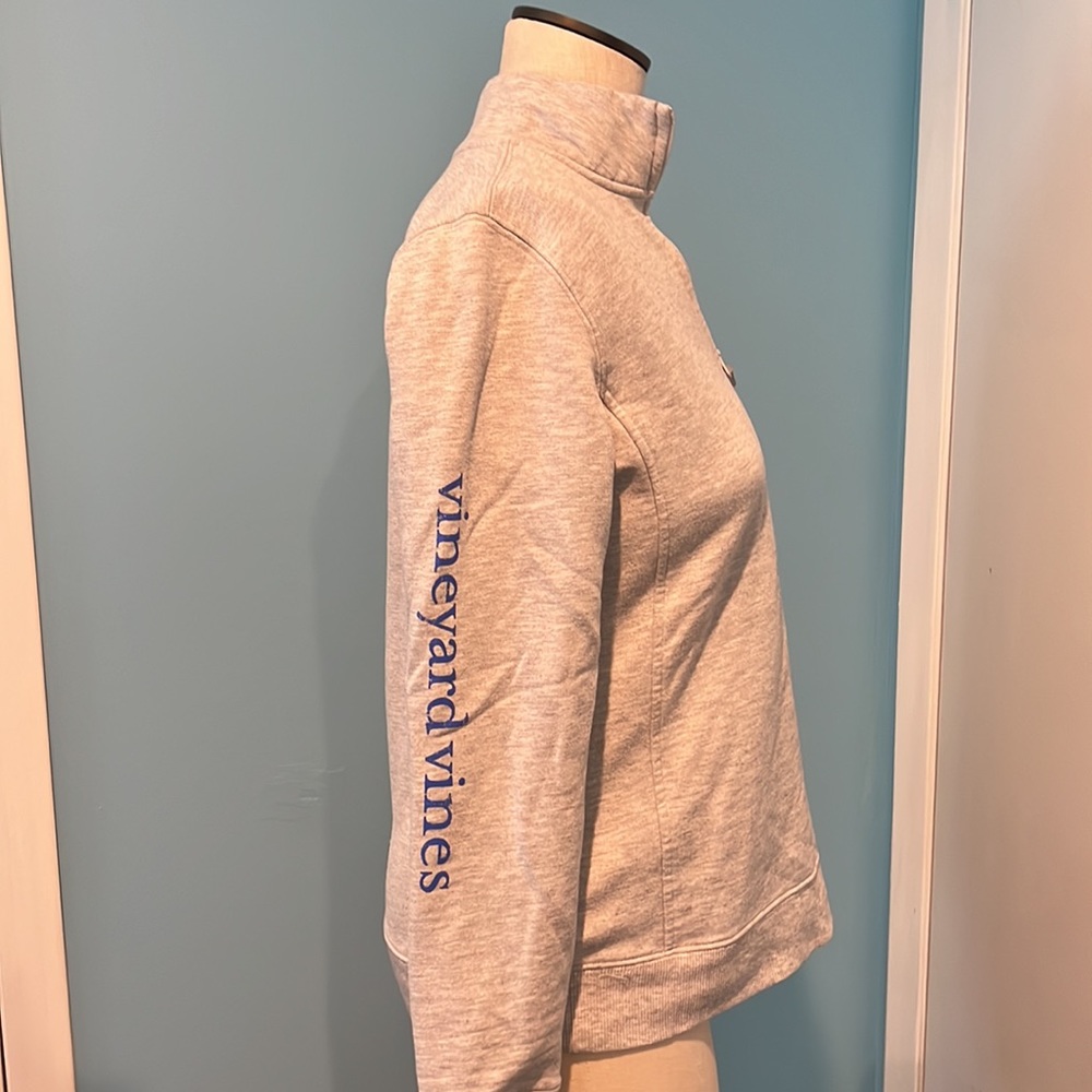 Vineyard vines size small pull over sweatshirt - Picture 2 of 3